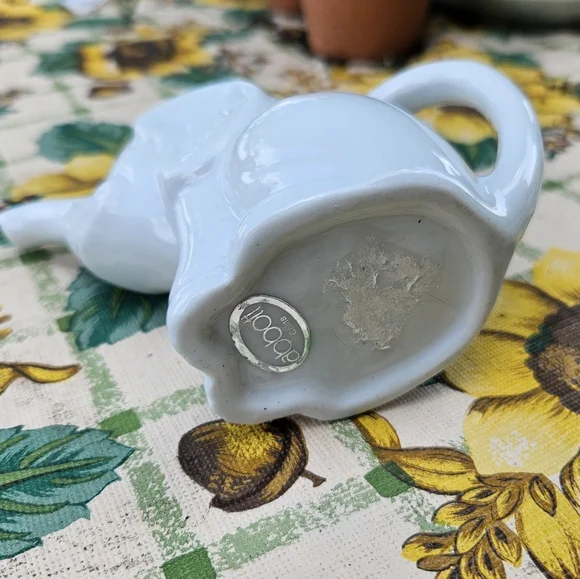 Small Elephant Cream Pitcher - Picture 3 of 3